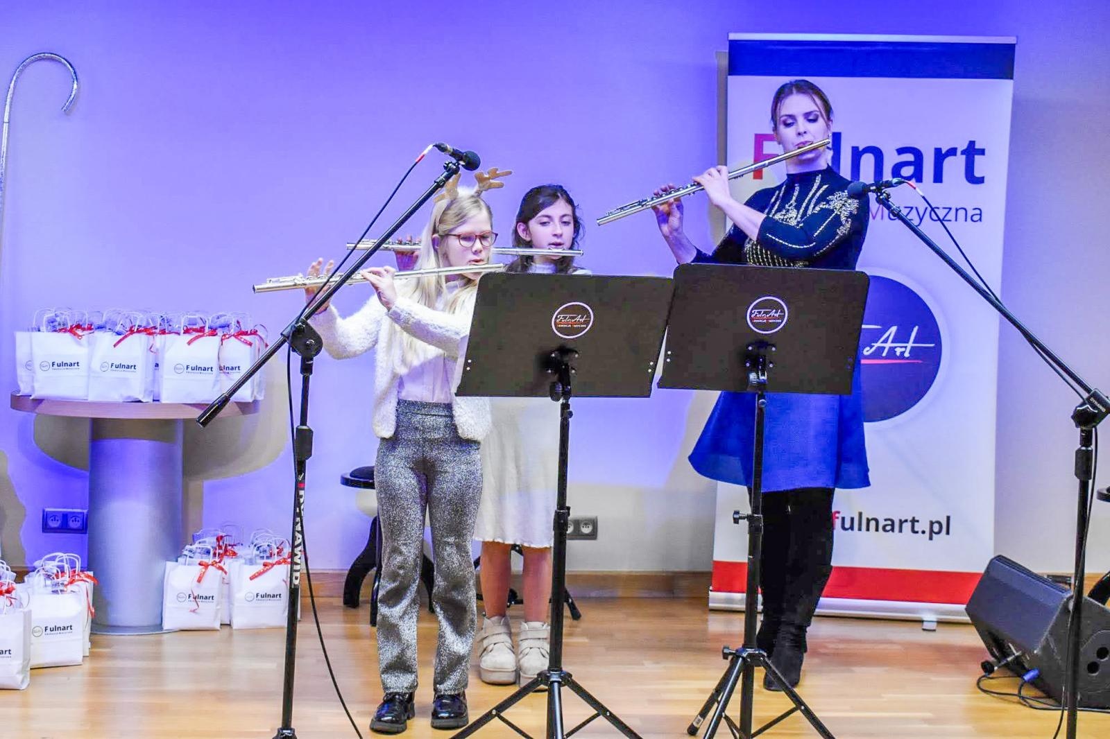 Zdjęcie w galerii na portalu naszraciborz.pl: Uczniowie Ogniska Fulnart wprowadzili świąteczny nastrój na Zamku Piastowskim wiadomości z regionu