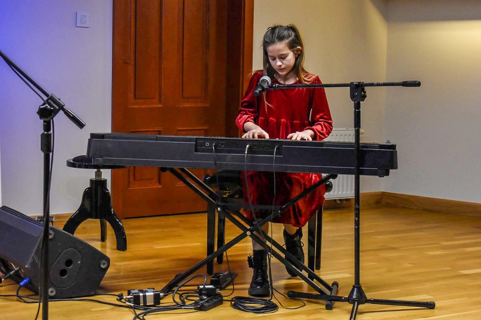 Zdjęcie w galerii na portalu naszraciborz.pl: Uczniowie Ogniska Fulnart wprowadzili świąteczny nastrój na Zamku Piastowskim wiadomości z regionu