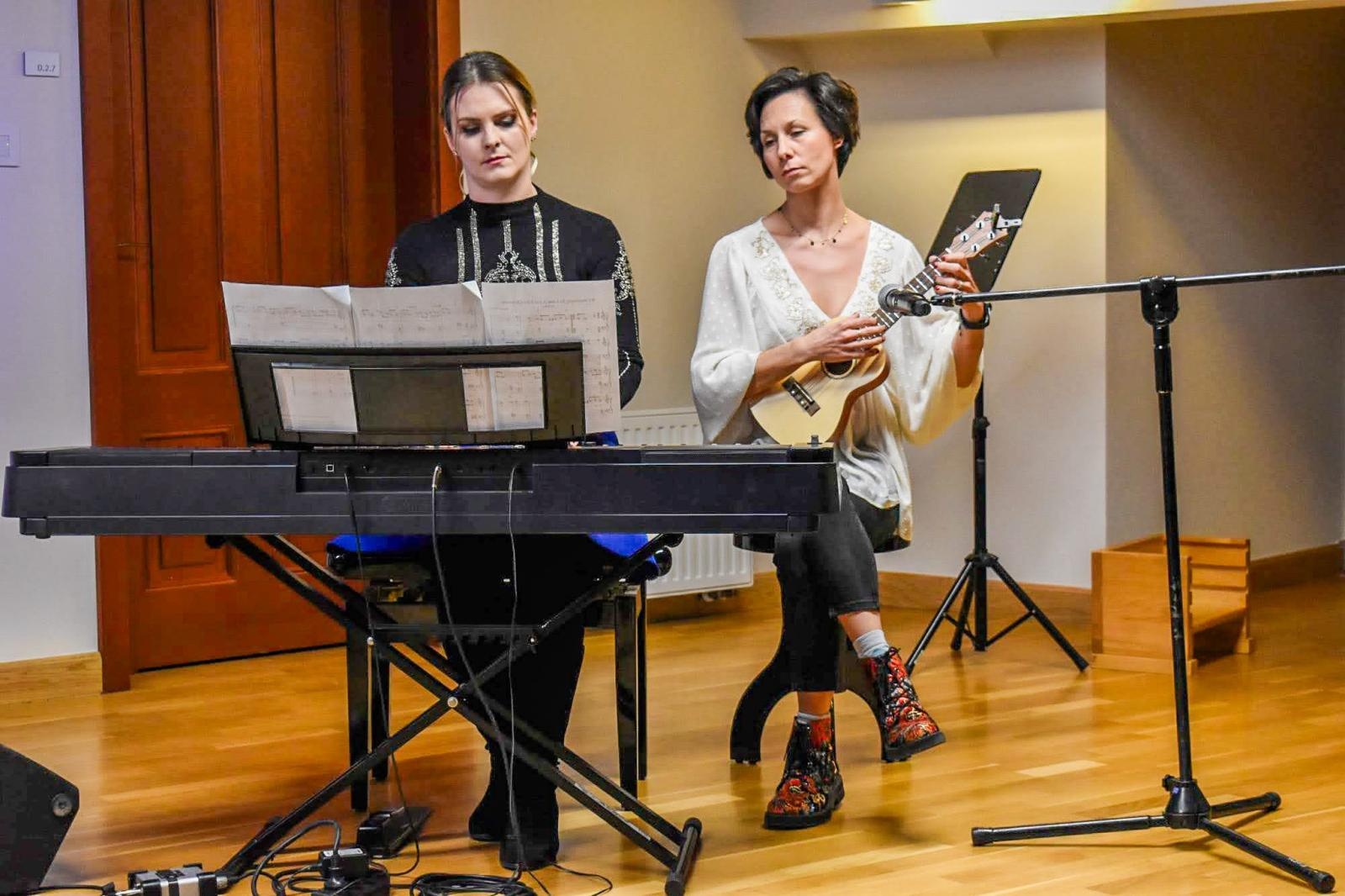 Zdjęcie w galerii na portalu naszraciborz.pl: Uczniowie Ogniska Fulnart wprowadzili świąteczny nastrój na Zamku Piastowskim wiadomości z regionu