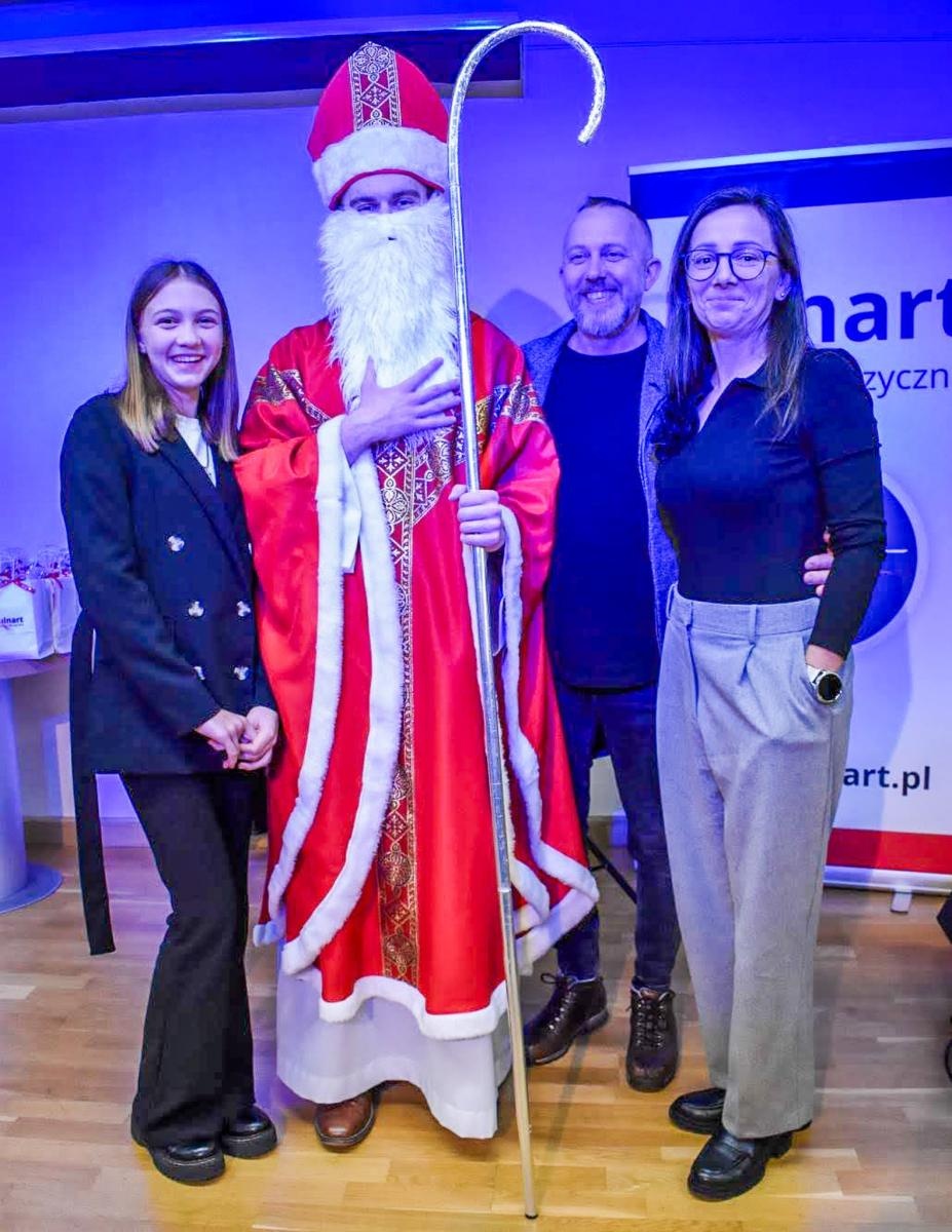 Zdjęcie w galerii na portalu naszraciborz.pl: Uczniowie Ogniska Fulnart wprowadzili świąteczny nastrój na Zamku Piastowskim wiadomości z regionu