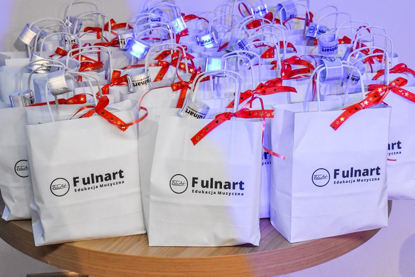 Zdjęcie w galerii na portalu naszraciborz.pl: Uczniowie Ogniska Fulnart wprowadzili świąteczny nastrój na Zamku Piastowskim wiadomości z regionu