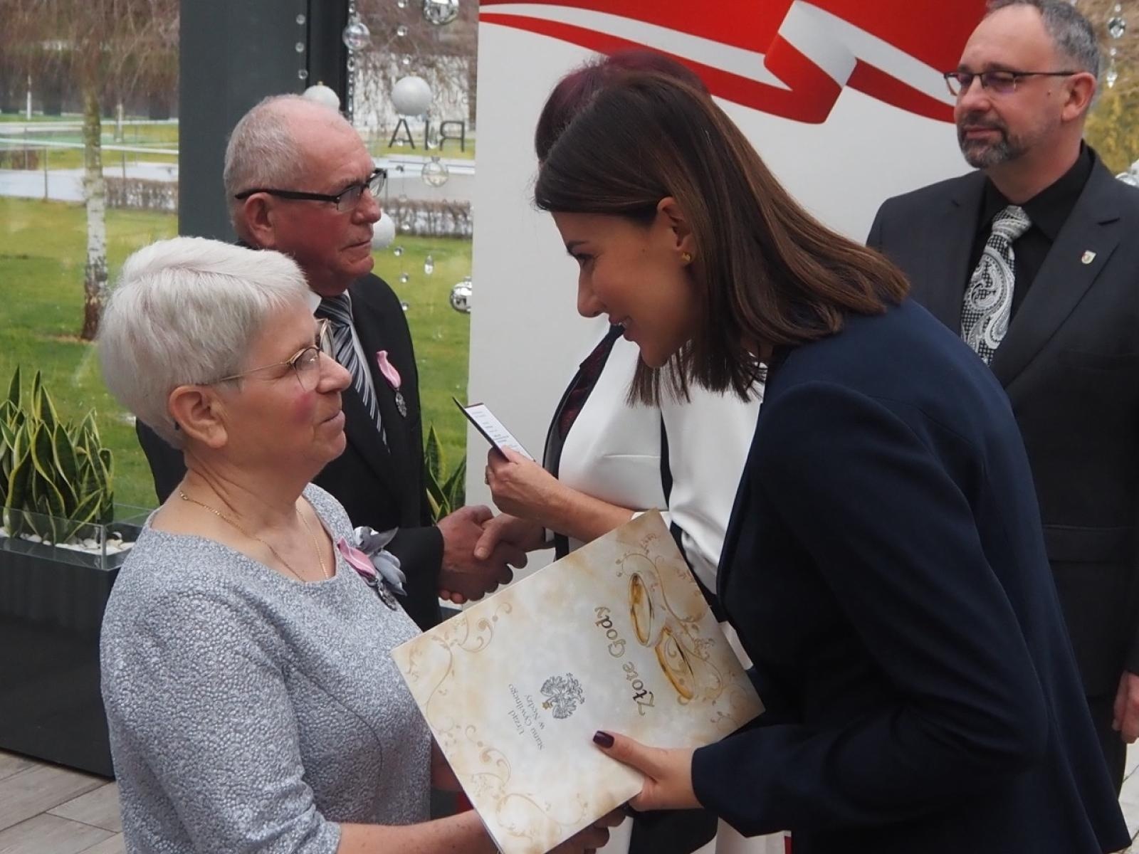 Zdjęcie w galerii na portalu naszraciborz.pl: Dwadzieścia par z gminy Nędza świętowało złote, diamentowe i żelazne gody [FOTO i WIDEO] wiadomości z regionu