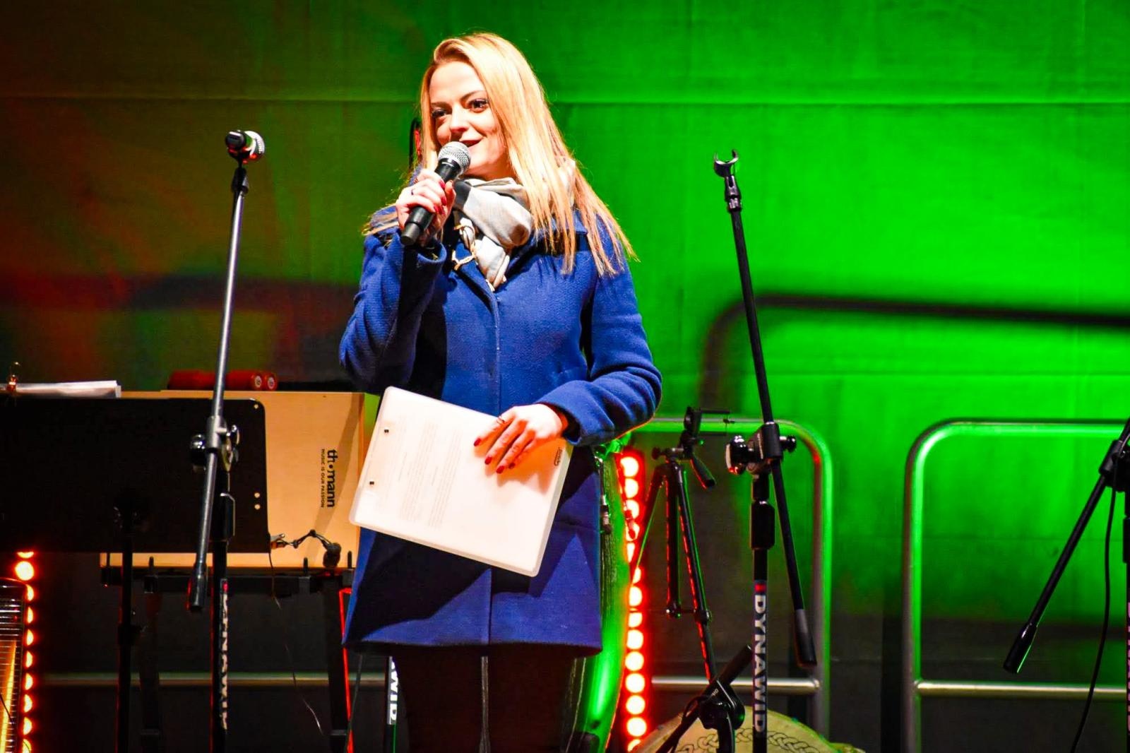 Zdjęcie w galerii na portalu naszraciborz.pl: Zakochany duet, Lotharsi, fire show i św. Mikołaj na quadzie. Ruszył ostatni jarmarkowy weekend na zamku wiadomości z regionu