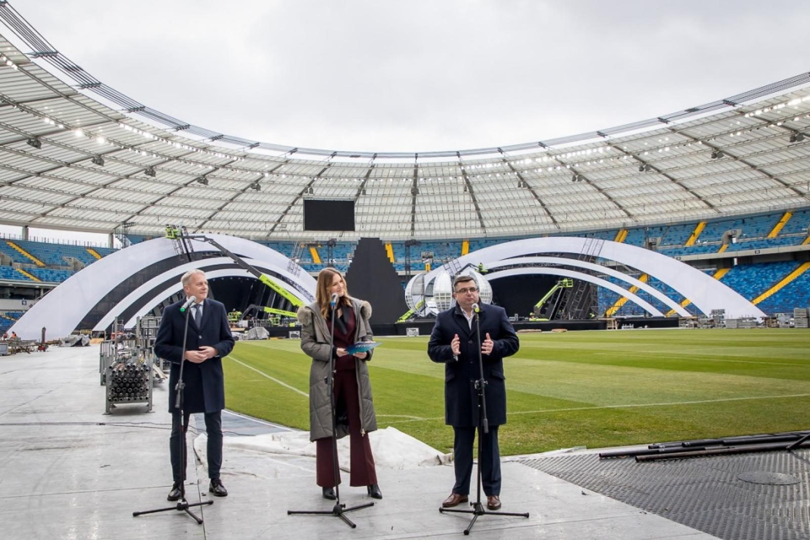 Zdjęcie w galerii na portalu naszraciborz.pl: Spektakularna scena i plejada muzycznych gwiazd. Śląskie ma przepis na najlepszą sylwestrową imprezę w Polsce wiadomości z regionu