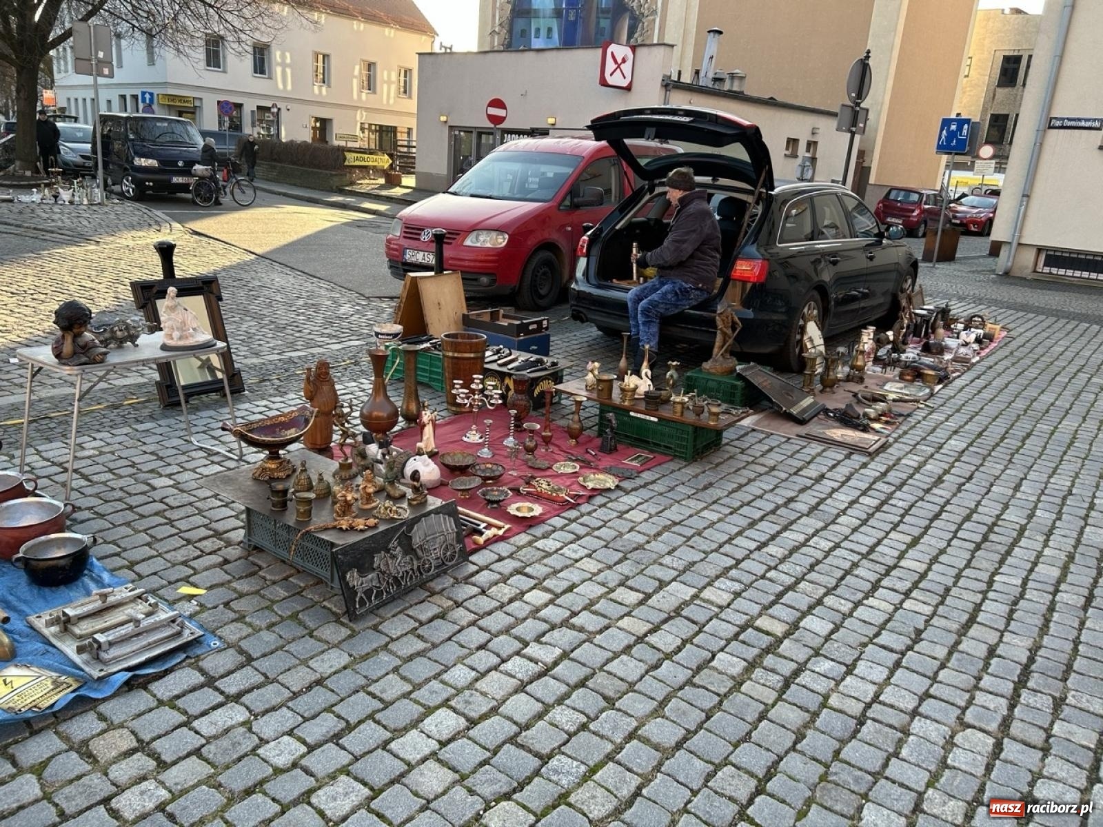 Zdjęcie w galerii na portalu naszraciborz.pl: Ostatni tegoroczny targ staroci w Raciborzu wiadomości z regionu