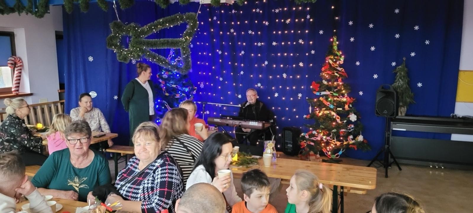 Zdjęcie w galerii na portalu naszraciborz.pl: Wyjątkowy kiermasz świąteczny w Przedszkolu nr 3 w Raciborzu wiadomości z regionu