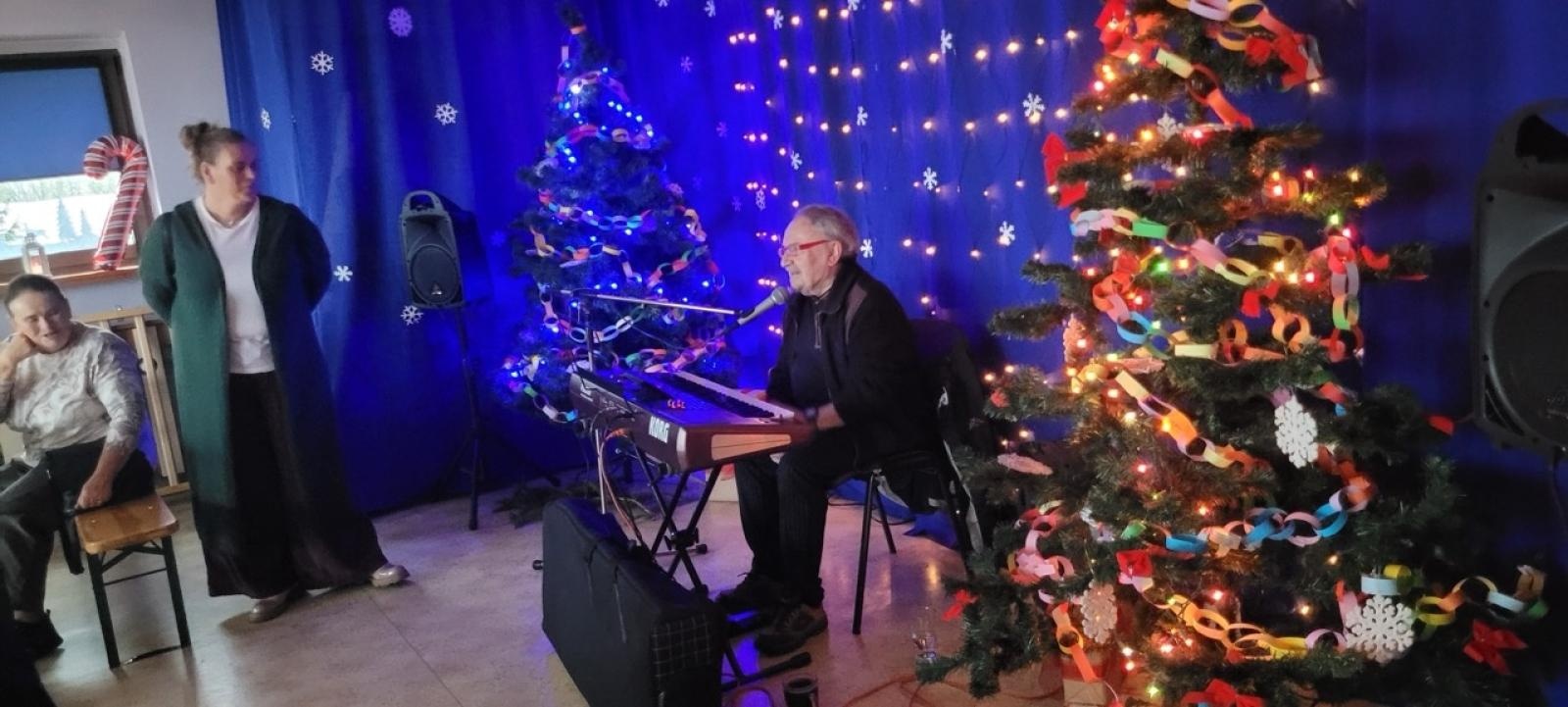 Zdjęcie w galerii na portalu naszraciborz.pl: Wyjątkowy kiermasz świąteczny w Przedszkolu nr 3 w Raciborzu wiadomości z regionu