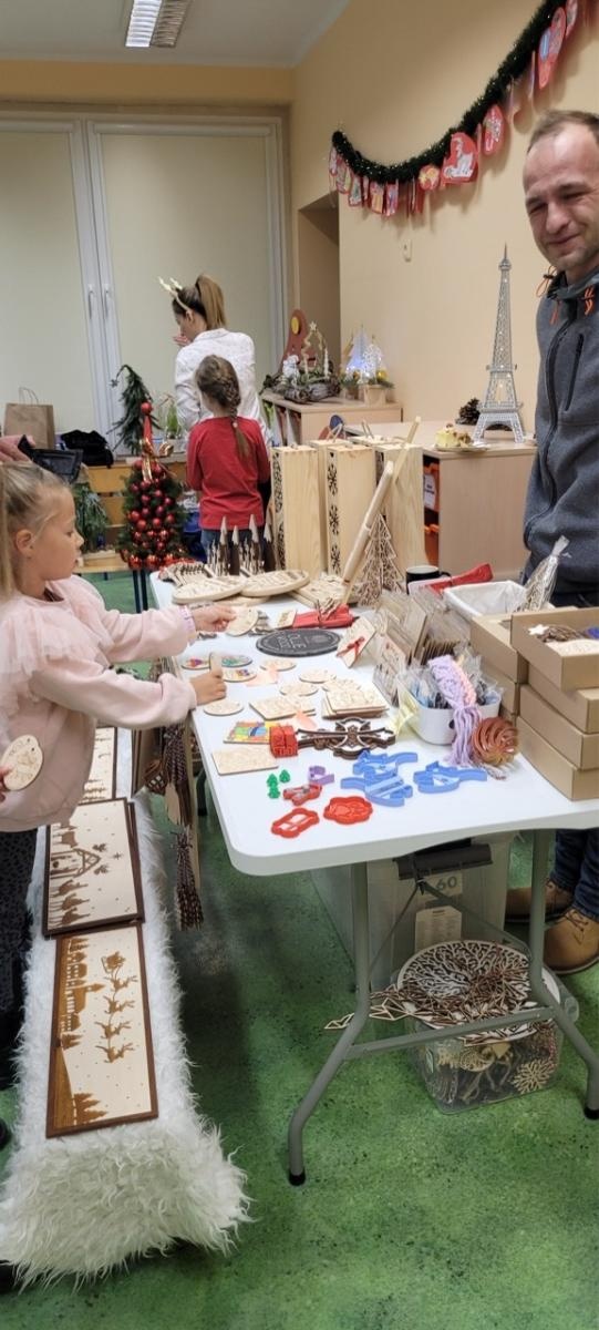 Zdjęcie w galerii na portalu naszraciborz.pl: Wyjątkowy kiermasz świąteczny w Przedszkolu nr 3 w Raciborzu wiadomości z regionu