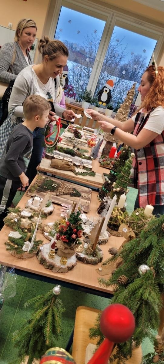 Zdjęcie w galerii na portalu naszraciborz.pl: Wyjątkowy kiermasz świąteczny w Przedszkolu nr 3 w Raciborzu wiadomości z regionu