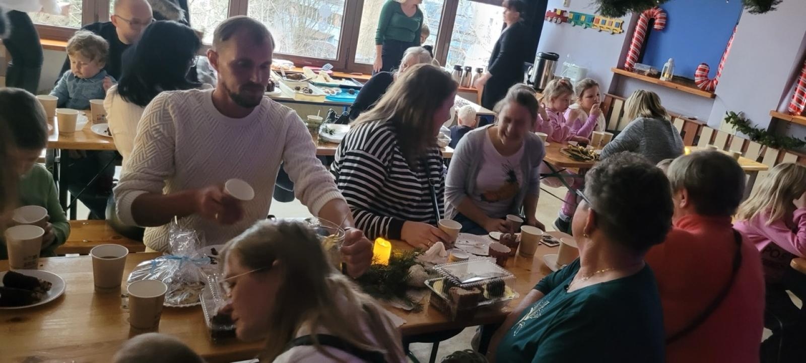 Zdjęcie w galerii na portalu naszraciborz.pl: Wyjątkowy kiermasz świąteczny w Przedszkolu nr 3 w Raciborzu wiadomości z regionu