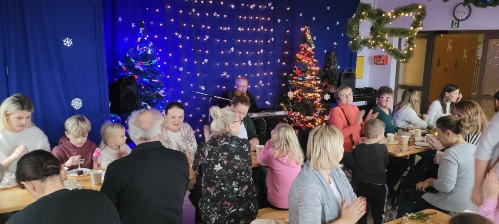 Zdjęcie w galerii na portalu naszraciborz.pl: Wyjątkowy kiermasz świąteczny w Przedszkolu nr 3 w Raciborzu wiadomości z regionu