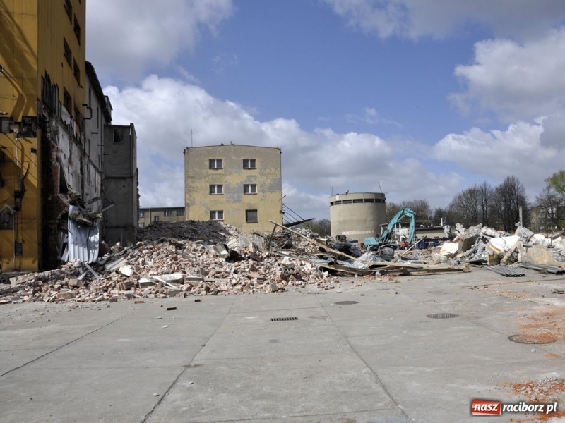 Zdjęcie w galerii na portalu naszraciborz.pl: Pożar dachu w starym Polmosie wiadomości z regionu