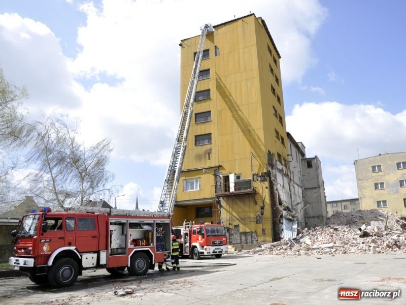 Zdjęcie w galerii na portalu naszraciborz.pl: Pożar dachu w starym Polmosie wiadomości z regionu