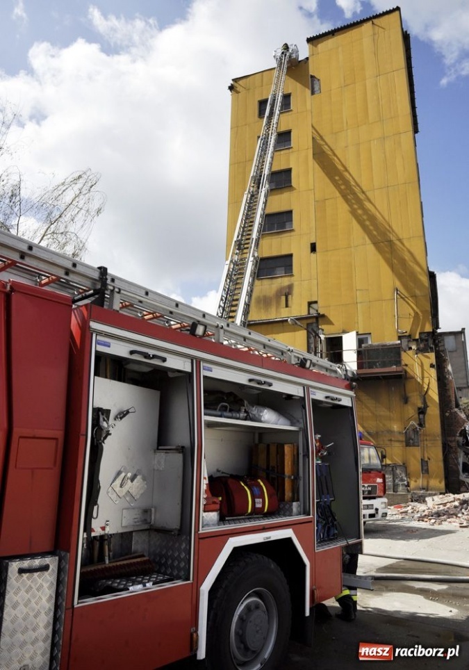 Zdjęcie w galerii na portalu naszraciborz.pl: Pożar dachu w starym Polmosie wiadomości z regionu