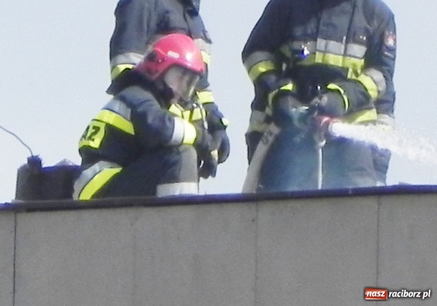 Zdjęcie w galerii na portalu naszraciborz.pl: Pożar dachu w starym Polmosie wiadomości z regionu