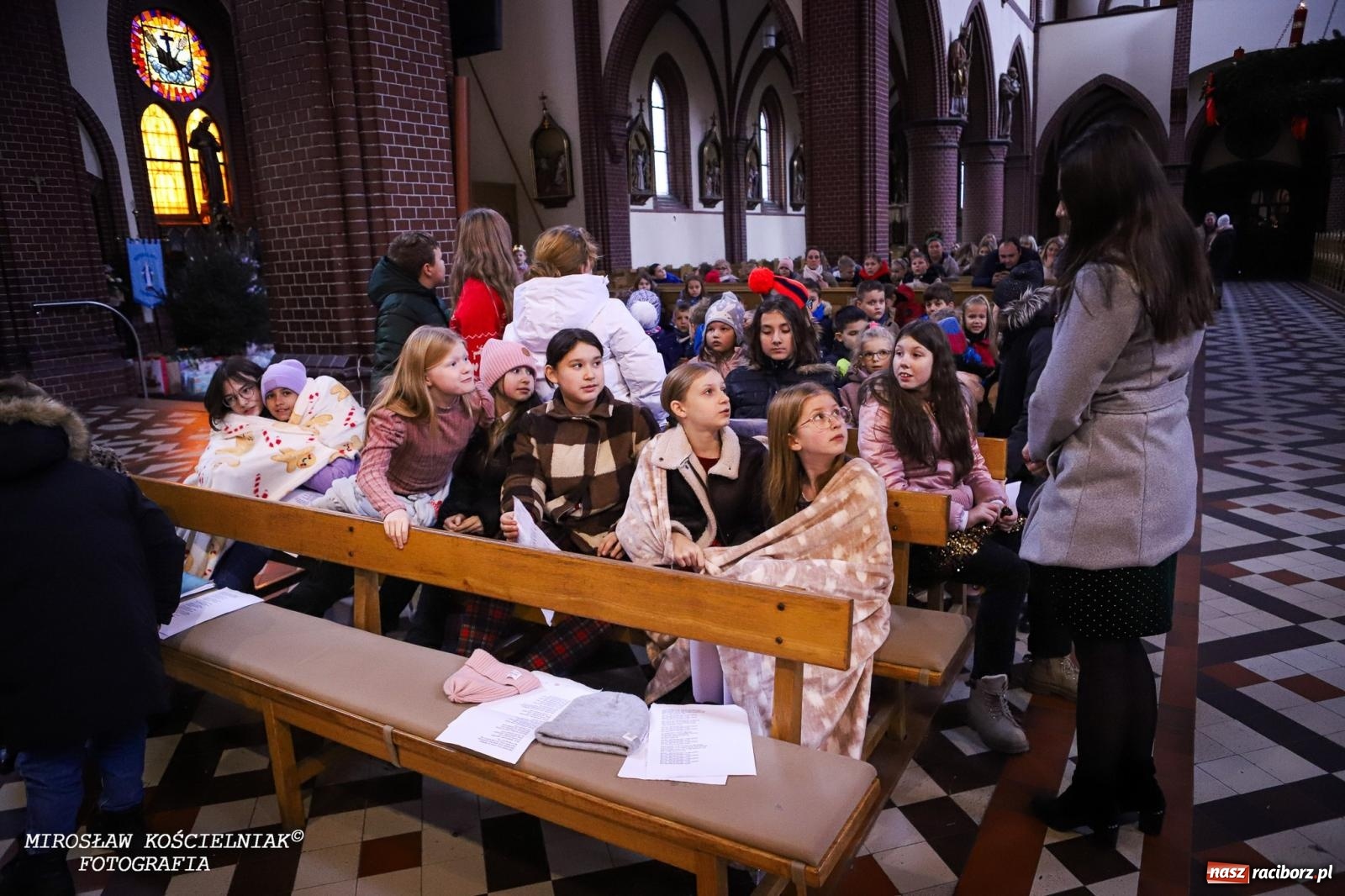 Zdjęcie w galerii na portalu naszraciborz.pl: Jasełka w kościele św. Mikołaja – świąteczne przesłanie miłości i pokoju wiadomości z regionu