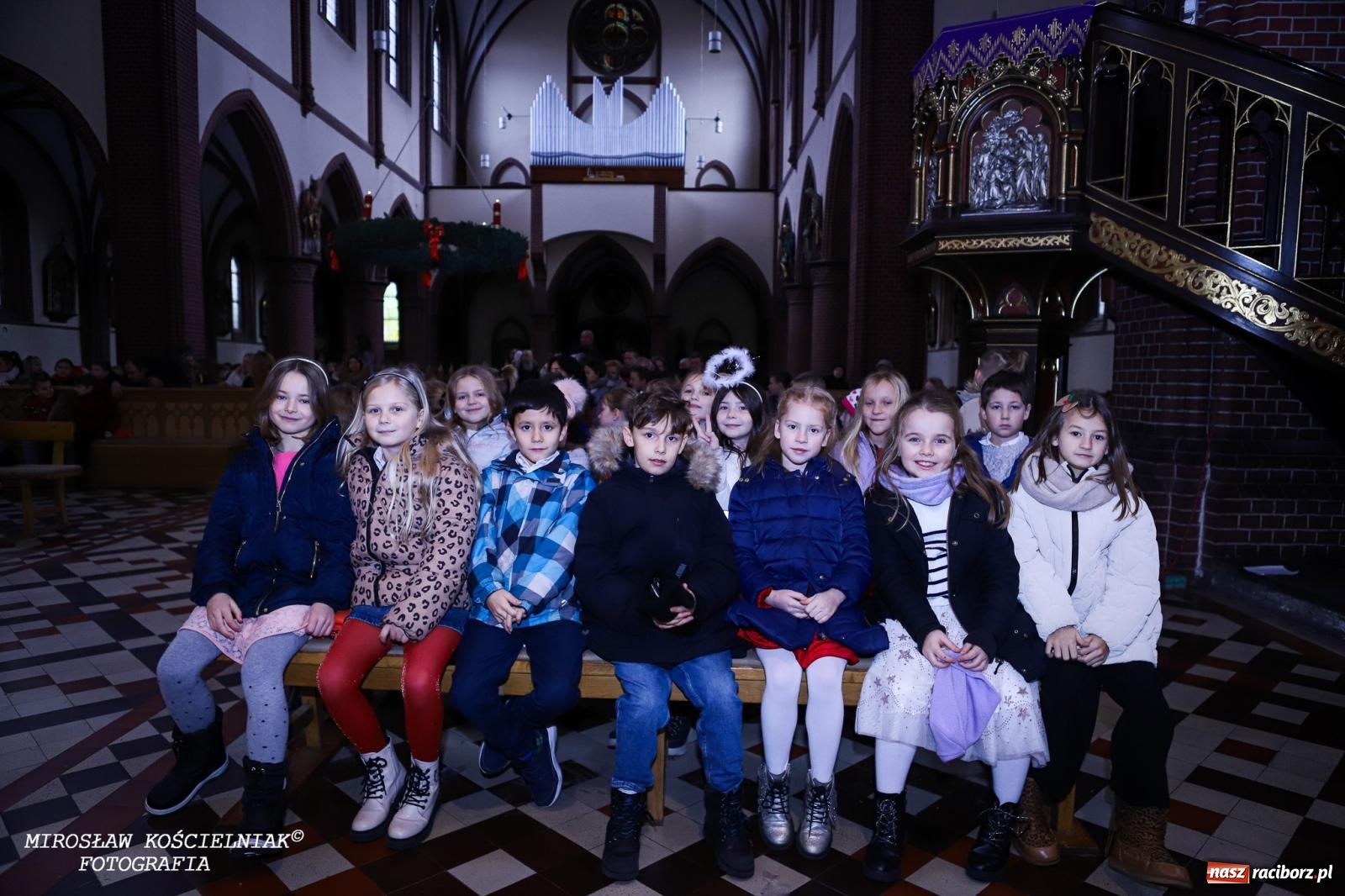 Zdjęcie w galerii na portalu naszraciborz.pl: Jasełka w kościele św. Mikołaja – świąteczne przesłanie miłości i pokoju wiadomości z regionu