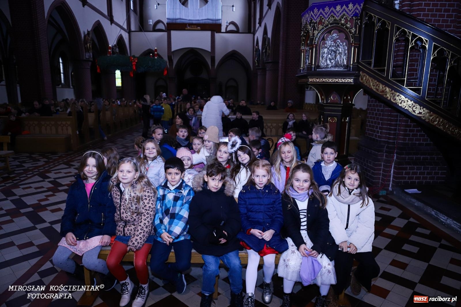 Zdjęcie w galerii na portalu naszraciborz.pl: Jasełka w kościele św. Mikołaja – świąteczne przesłanie miłości i pokoju wiadomości z regionu