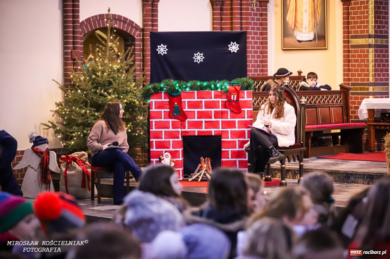Zdjęcie w galerii na portalu naszraciborz.pl: Jasełka w kościele św. Mikołaja – świąteczne przesłanie miłości i pokoju wiadomości z regionu