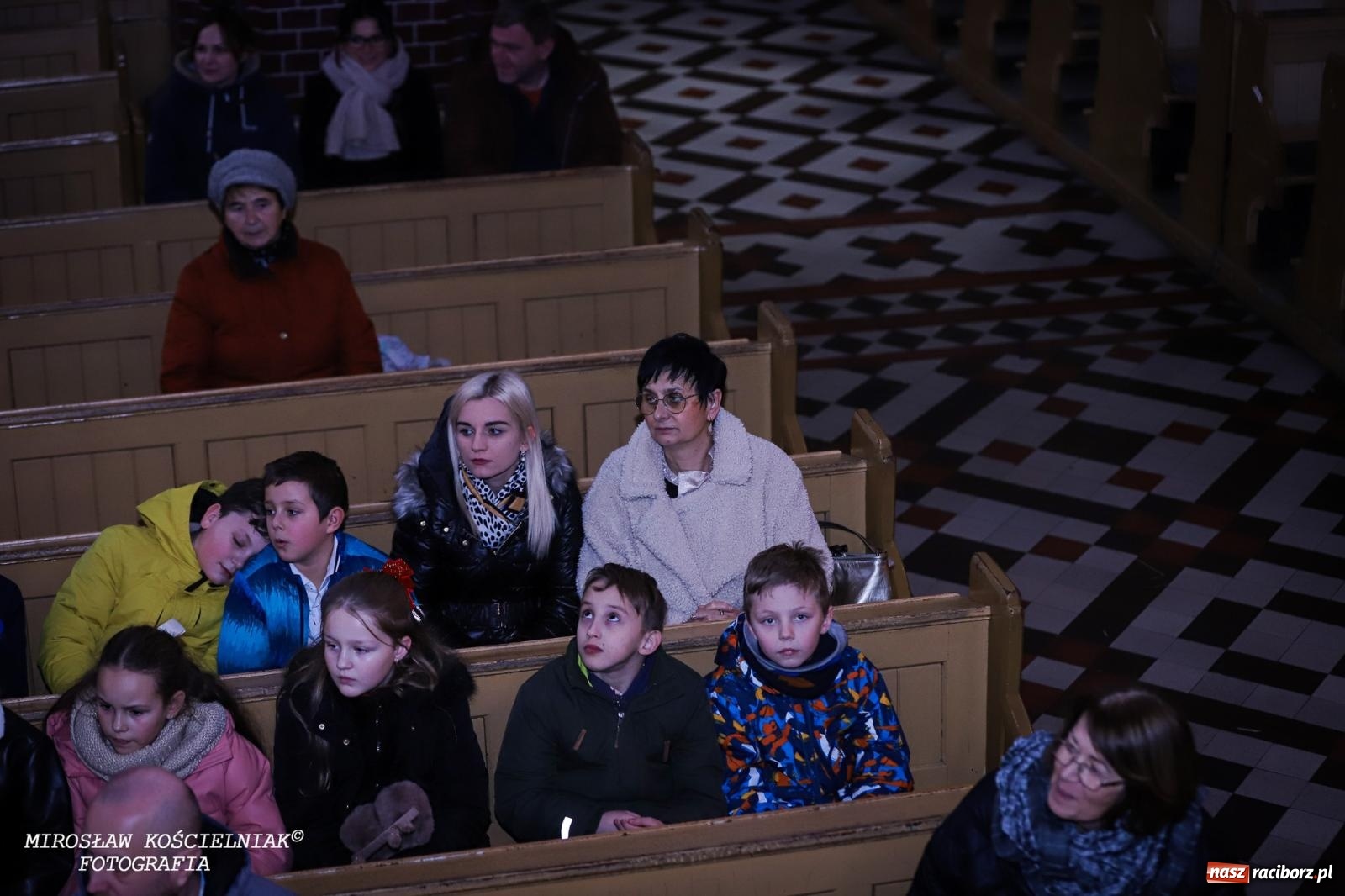 Zdjęcie w galerii na portalu naszraciborz.pl: Jasełka w kościele św. Mikołaja – świąteczne przesłanie miłości i pokoju wiadomości z regionu
