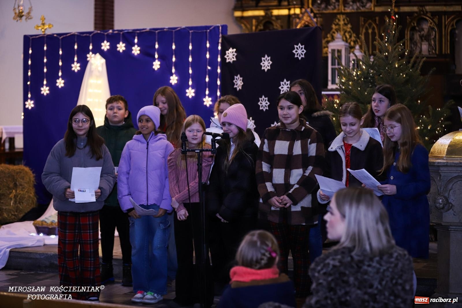 Zdjęcie w galerii na portalu naszraciborz.pl: Jasełka w kościele św. Mikołaja – świąteczne przesłanie miłości i pokoju wiadomości z regionu