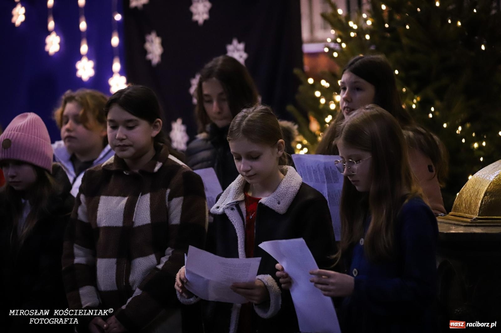 Zdjęcie w galerii na portalu naszraciborz.pl: Jasełka w kościele św. Mikołaja – świąteczne przesłanie miłości i pokoju wiadomości z regionu