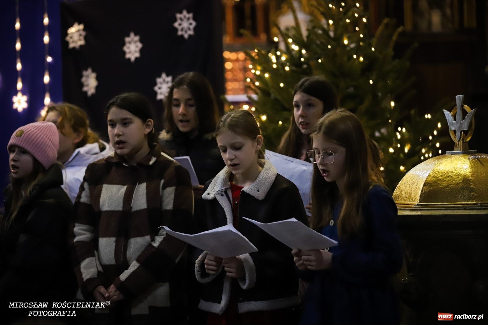 Zdjęcie w galerii na portalu naszraciborz.pl: Jasełka w kościele św. Mikołaja – świąteczne przesłanie miłości i pokoju wiadomości z regionu