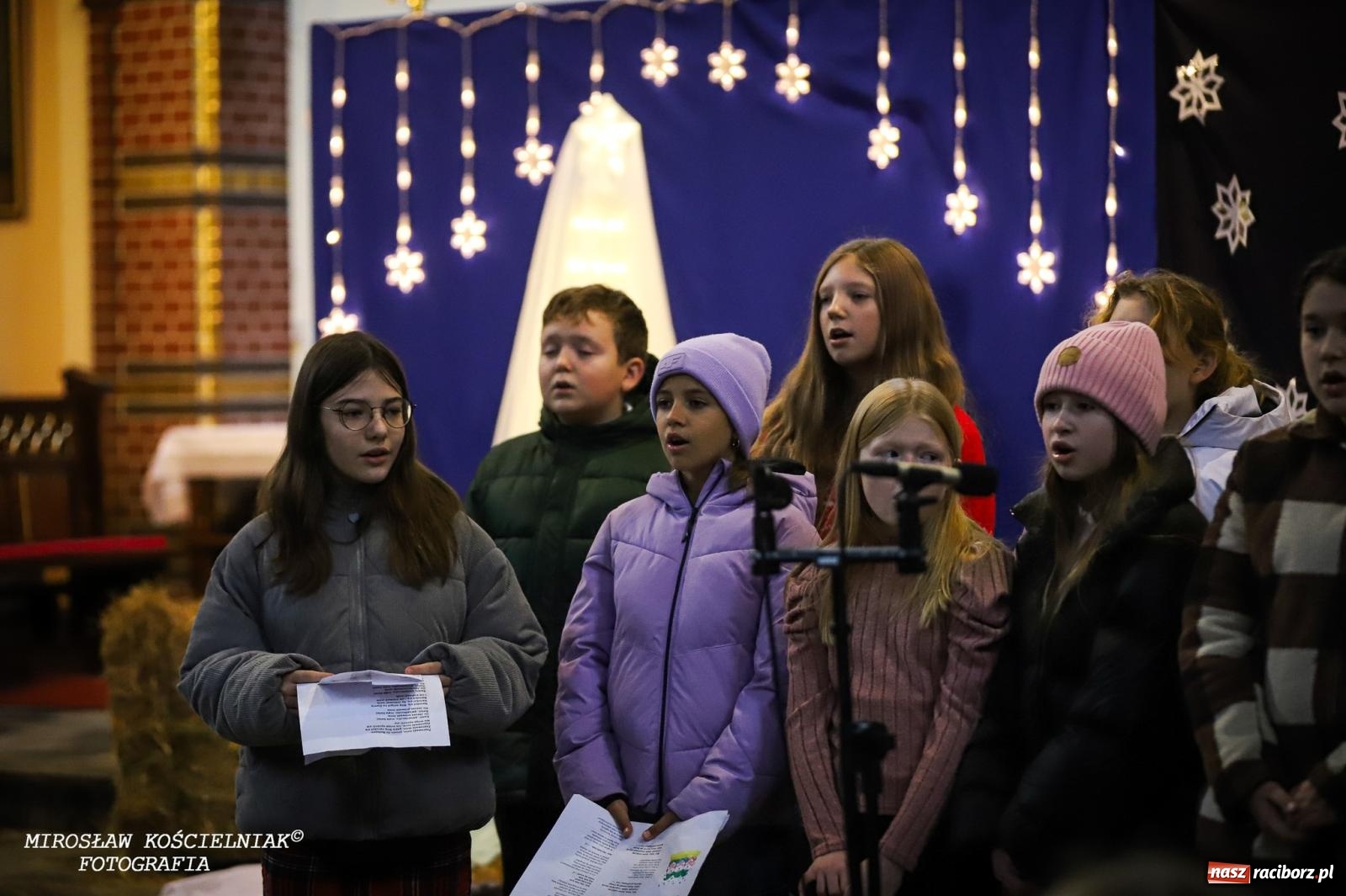 Zdjęcie w galerii na portalu naszraciborz.pl: Jasełka w kościele św. Mikołaja – świąteczne przesłanie miłości i pokoju wiadomości z regionu