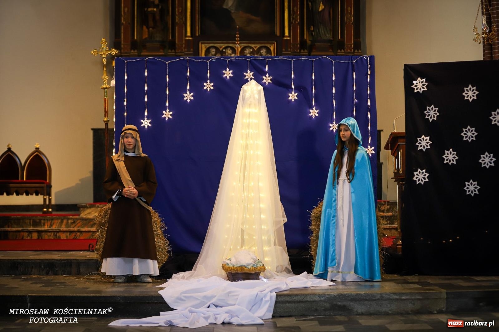 Zdjęcie w galerii na portalu naszraciborz.pl: Jasełka w kościele św. Mikołaja – świąteczne przesłanie miłości i pokoju wiadomości z regionu
