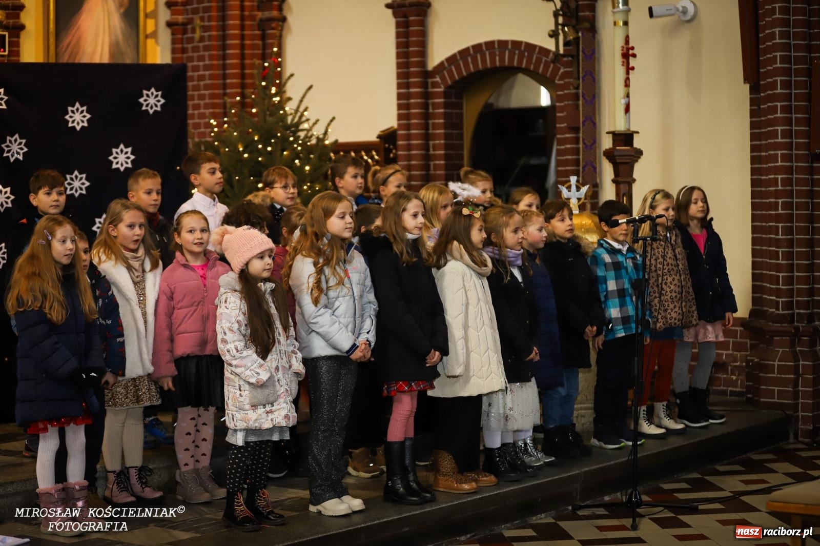Zdjęcie w galerii na portalu naszraciborz.pl: Jasełka w kościele św. Mikołaja – świąteczne przesłanie miłości i pokoju wiadomości z regionu