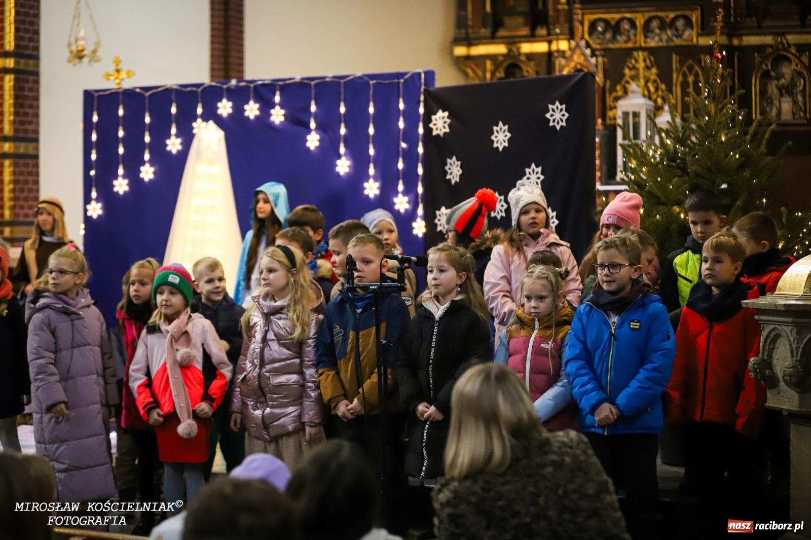 Zdjęcie w galerii na portalu naszraciborz.pl: Jasełka w kościele św. Mikołaja – świąteczne przesłanie miłości i pokoju wiadomości z regionu