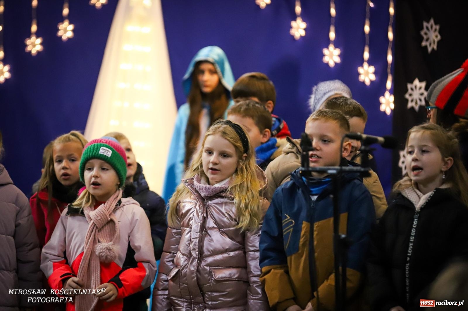 Zdjęcie w galerii na portalu naszraciborz.pl: Jasełka w kościele św. Mikołaja – świąteczne przesłanie miłości i pokoju wiadomości z regionu
