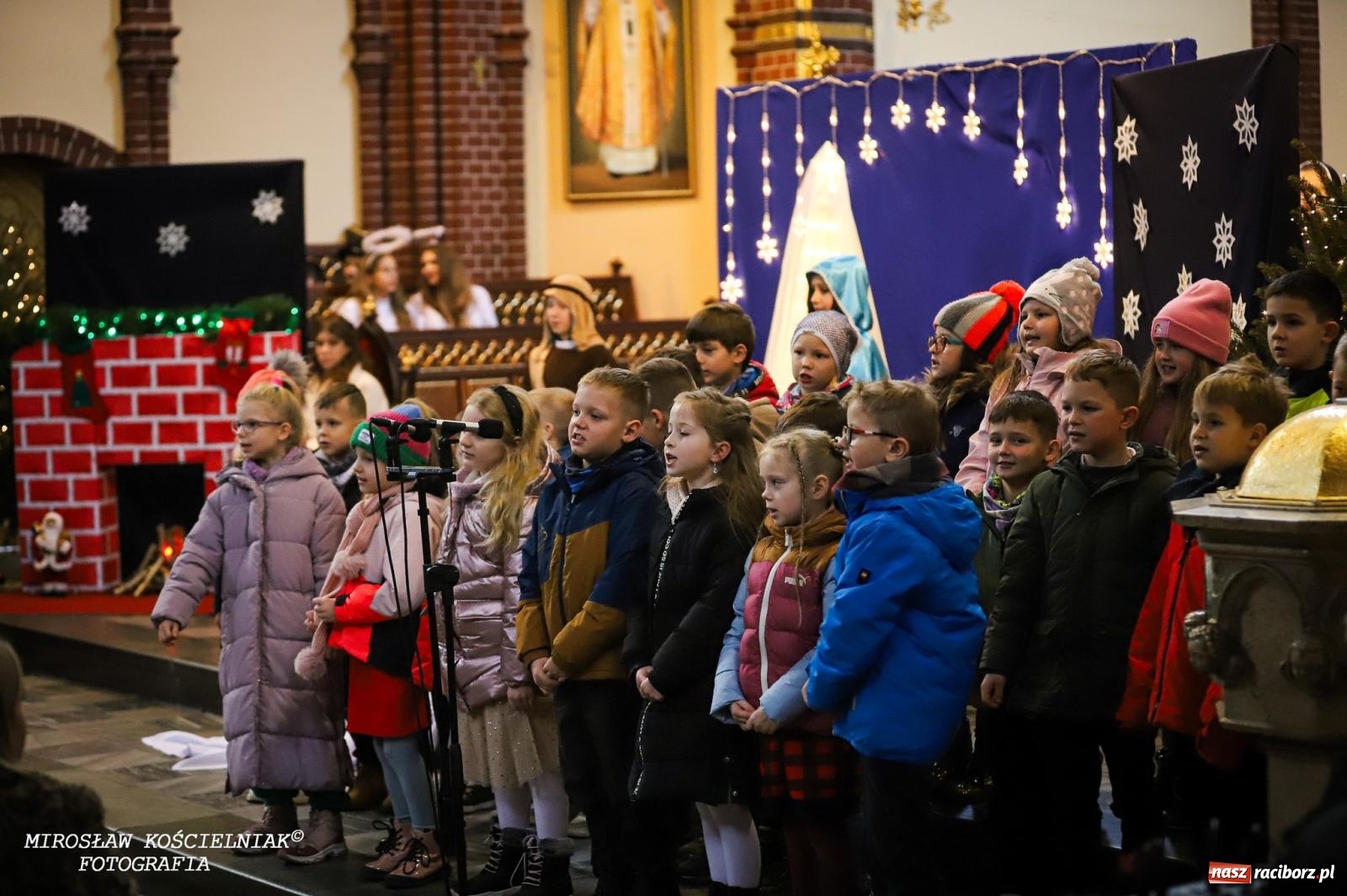Zdjęcie w galerii na portalu naszraciborz.pl: Jasełka w kościele św. Mikołaja – świąteczne przesłanie miłości i pokoju wiadomości z regionu