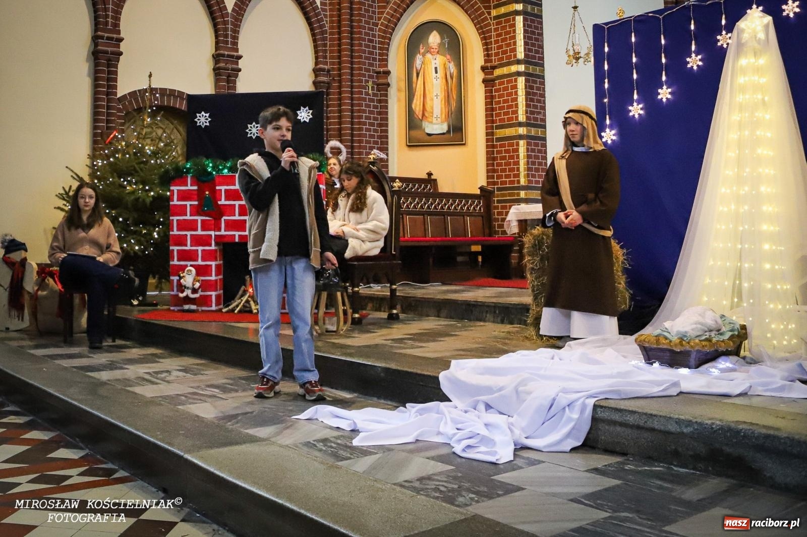Zdjęcie w galerii na portalu naszraciborz.pl: Jasełka w kościele św. Mikołaja – świąteczne przesłanie miłości i pokoju wiadomości z regionu