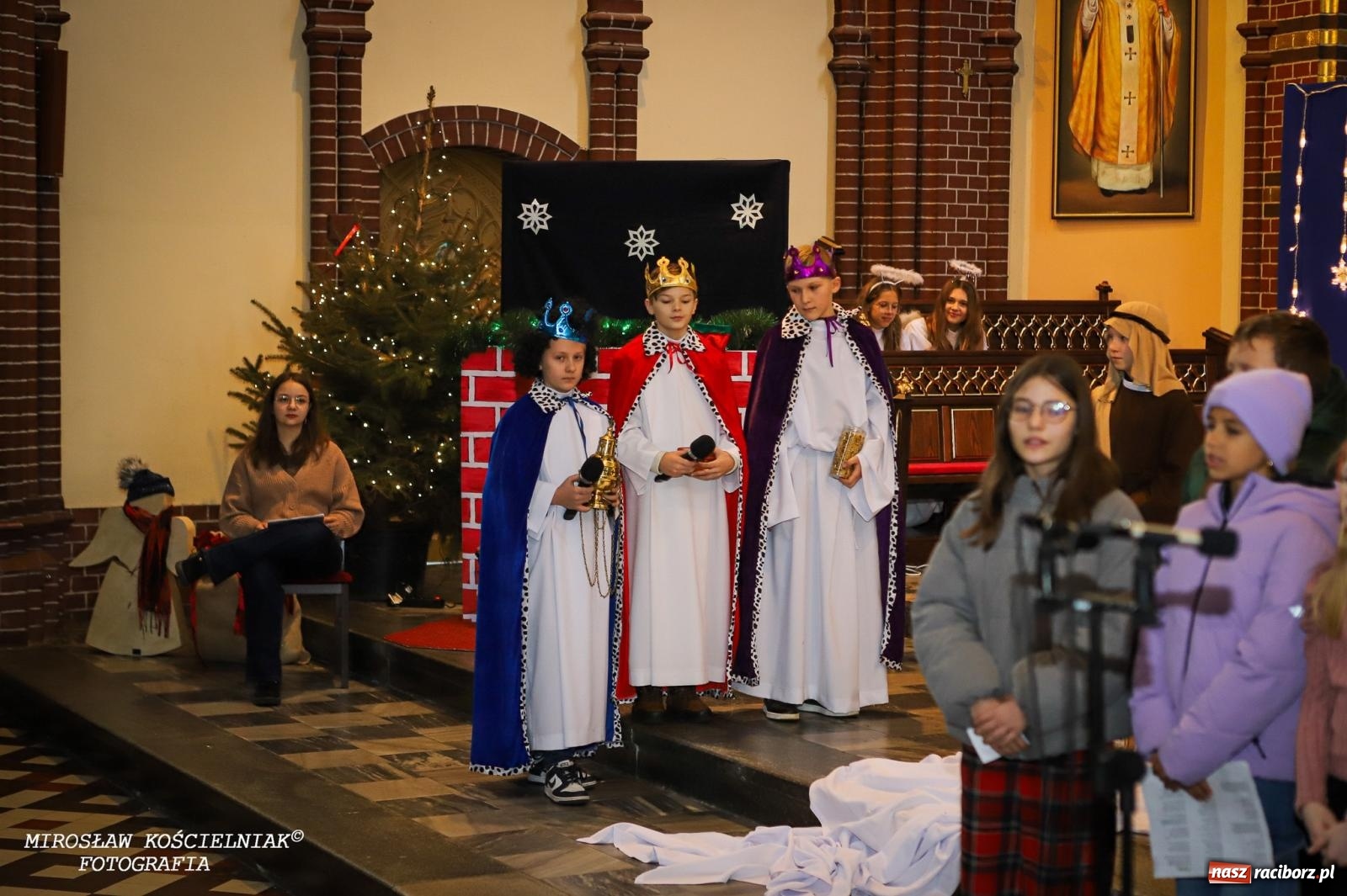 Zdjęcie w galerii na portalu naszraciborz.pl: Jasełka w kościele św. Mikołaja – świąteczne przesłanie miłości i pokoju wiadomości z regionu