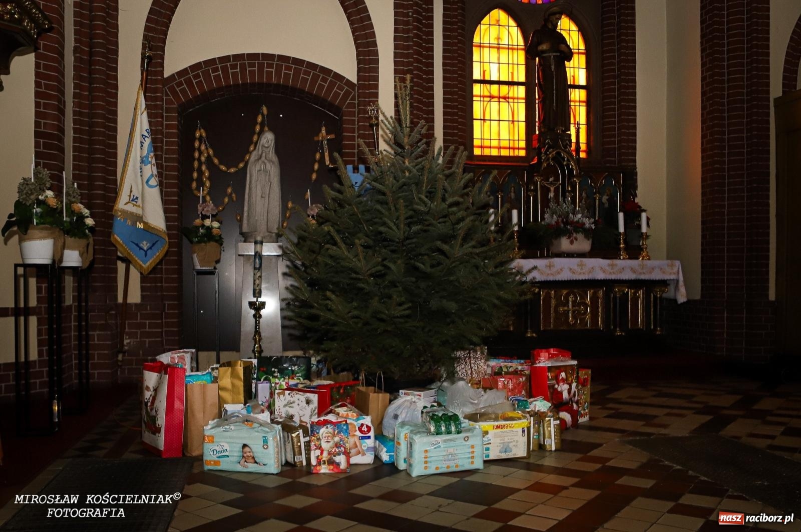 Zdjęcie w galerii na portalu naszraciborz.pl: Jasełka w kościele św. Mikołaja – świąteczne przesłanie miłości i pokoju wiadomości z regionu
