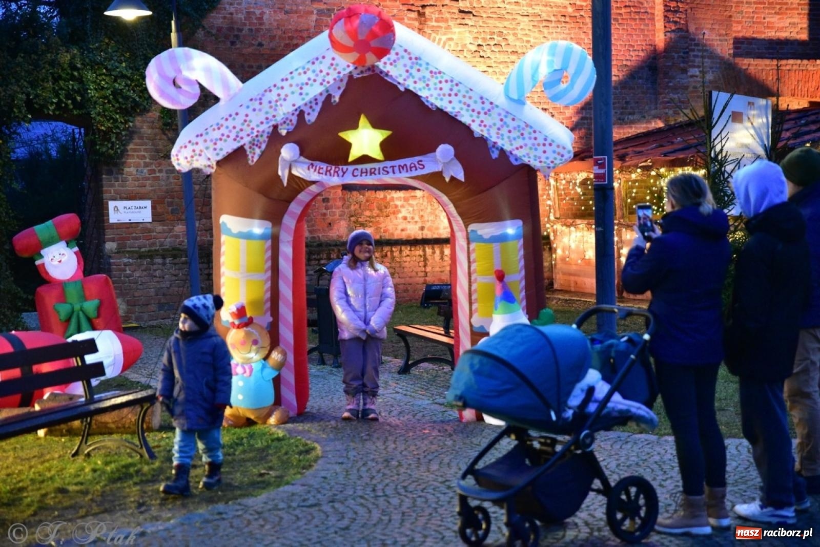 Zdjęcie w galerii na portalu naszraciborz.pl: Bajkowy zamek 2024 za nami. Cztery weekendy przedświątecznej zabawy w dawnej siedzibie Piastów wiadomości z regionu