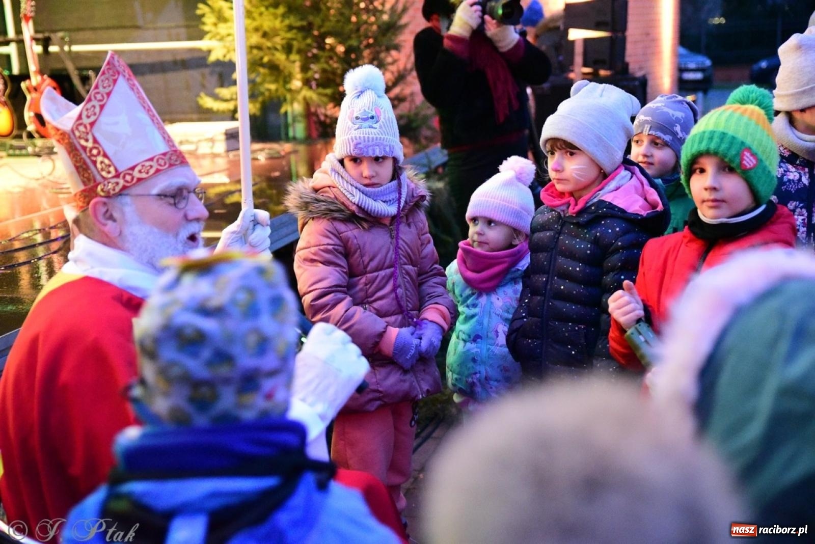 Zdjęcie w galerii na portalu naszraciborz.pl: Bajkowy zamek 2024 za nami. Cztery weekendy przedświątecznej zabawy w dawnej siedzibie Piastów wiadomości z regionu