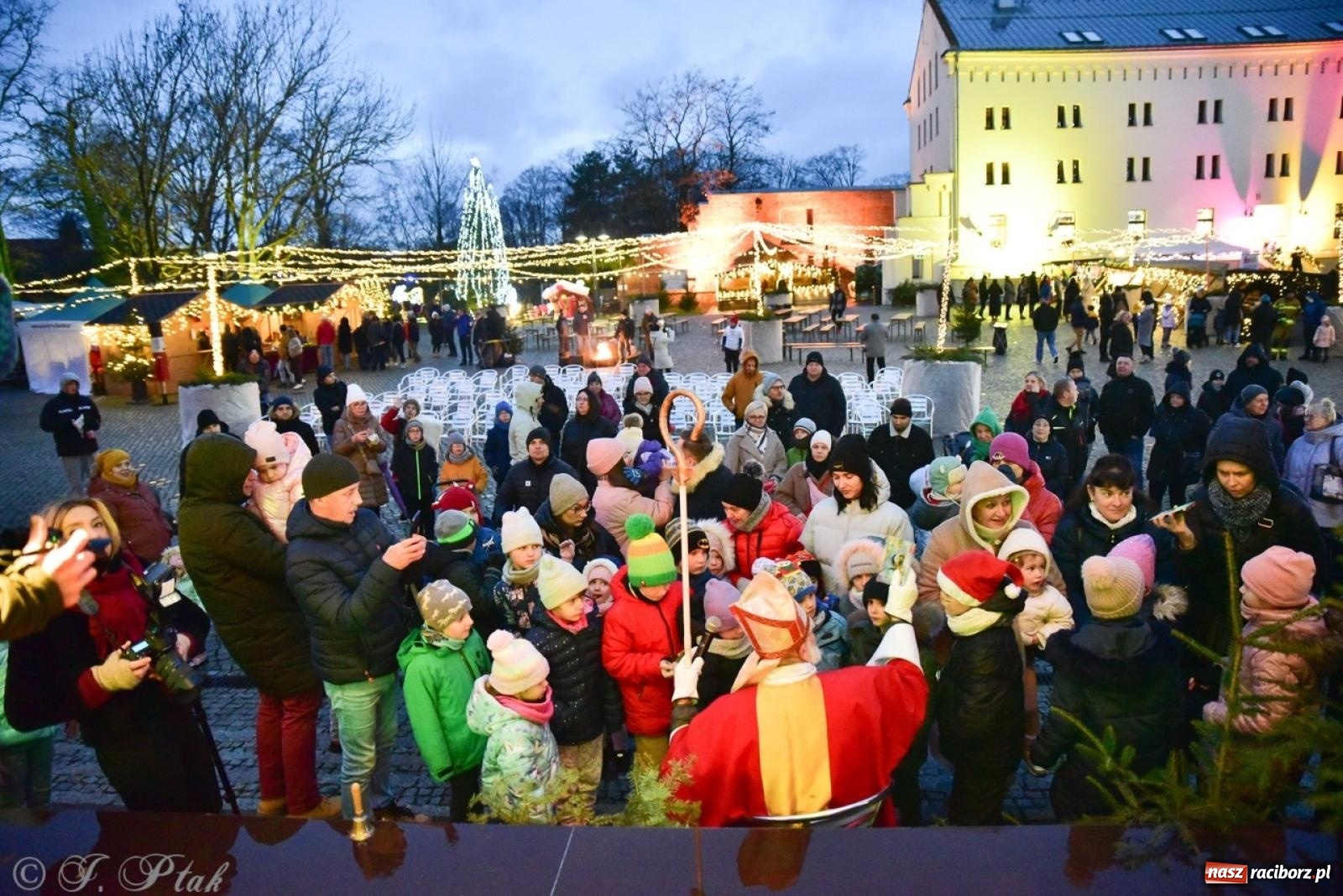 Zdjęcie w galerii na portalu naszraciborz.pl: Bajkowy zamek 2024 za nami. Cztery weekendy przedświątecznej zabawy w dawnej siedzibie Piastów wiadomości z regionu