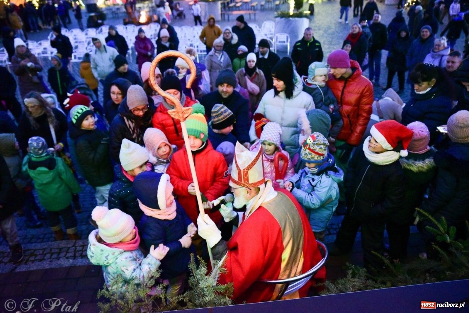 Zdjęcie w galerii na portalu naszraciborz.pl: Bajkowy zamek 2024 za nami. Cztery weekendy przedświątecznej zabawy w dawnej siedzibie Piastów wiadomości z regionu