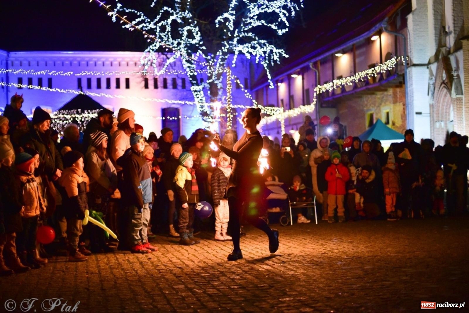 Zdjęcie w galerii na portalu naszraciborz.pl: Bajkowy zamek 2024 za nami. Cztery weekendy przedświątecznej zabawy w dawnej siedzibie Piastów wiadomości z regionu