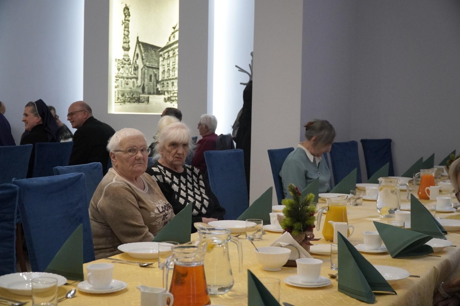 Zdjęcie w galerii na portalu naszraciborz.pl: Spotkanie wigilijne dla osób samotnych w Raciborzu wiadomości z regionu