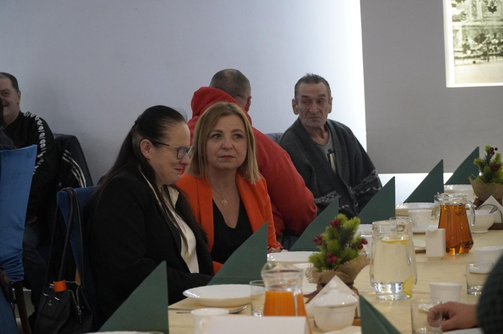 Zdjęcie w galerii na portalu naszraciborz.pl: Spotkanie wigilijne dla osób samotnych w Raciborzu wiadomości z regionu