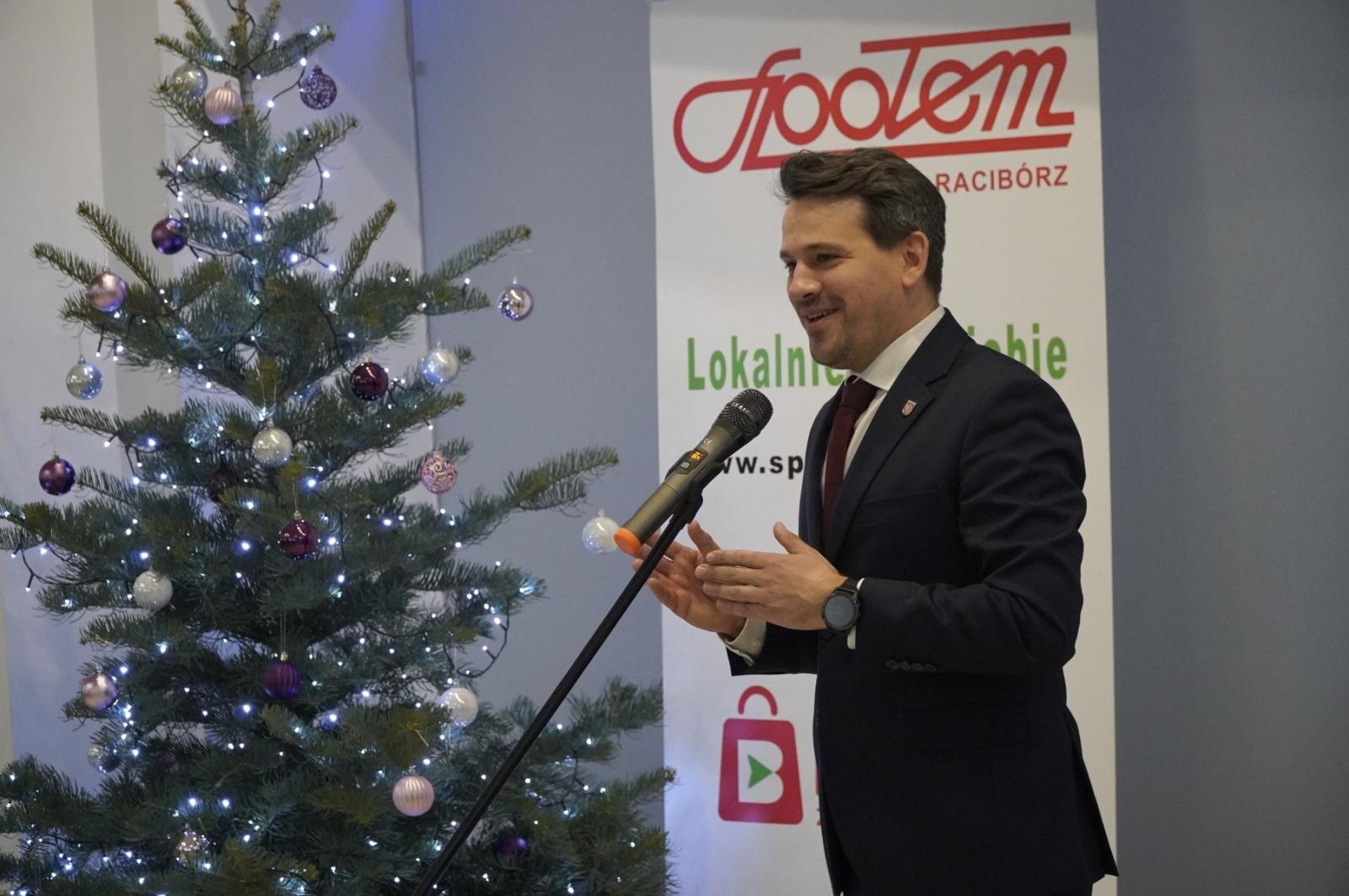 Zdjęcie w galerii na portalu naszraciborz.pl: Spotkanie wigilijne dla osób samotnych w Raciborzu wiadomości z regionu