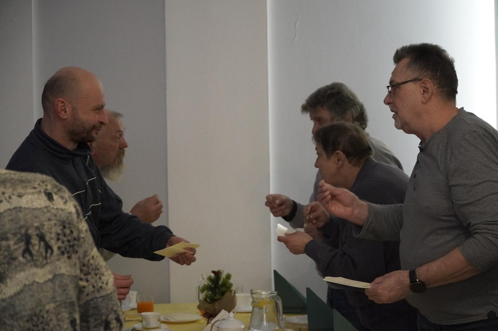 Zdjęcie w galerii na portalu naszraciborz.pl: Spotkanie wigilijne dla osób samotnych w Raciborzu wiadomości z regionu