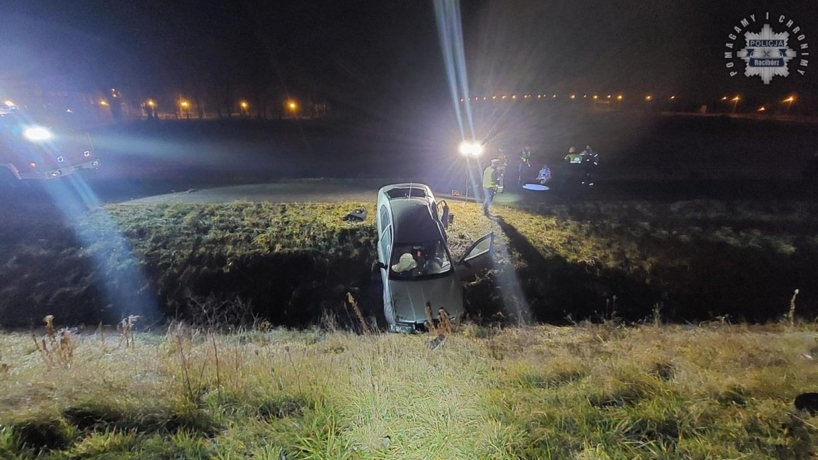 Zdjęcie w galerii na portalu naszraciborz.pl: Narkotyki, skradzione dokumenty i przedmiot przypominający broń palną. Pogoń za Czeszkami w Chałupkach [FOTO] wiadomości z regionu