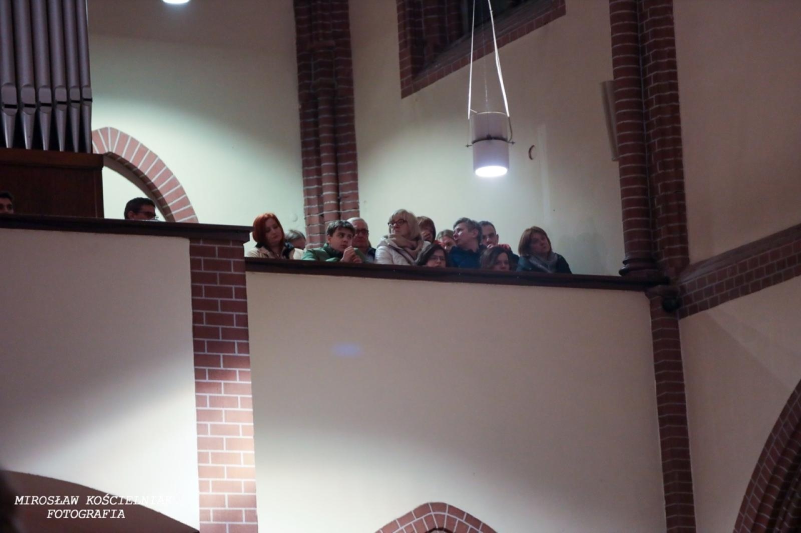 Zdjęcie w galerii na portalu naszraciborz.pl: Pasterka w Starej Wsi: Wspólne świętowanie w kościele św. Mikołaja wiadomości z regionu