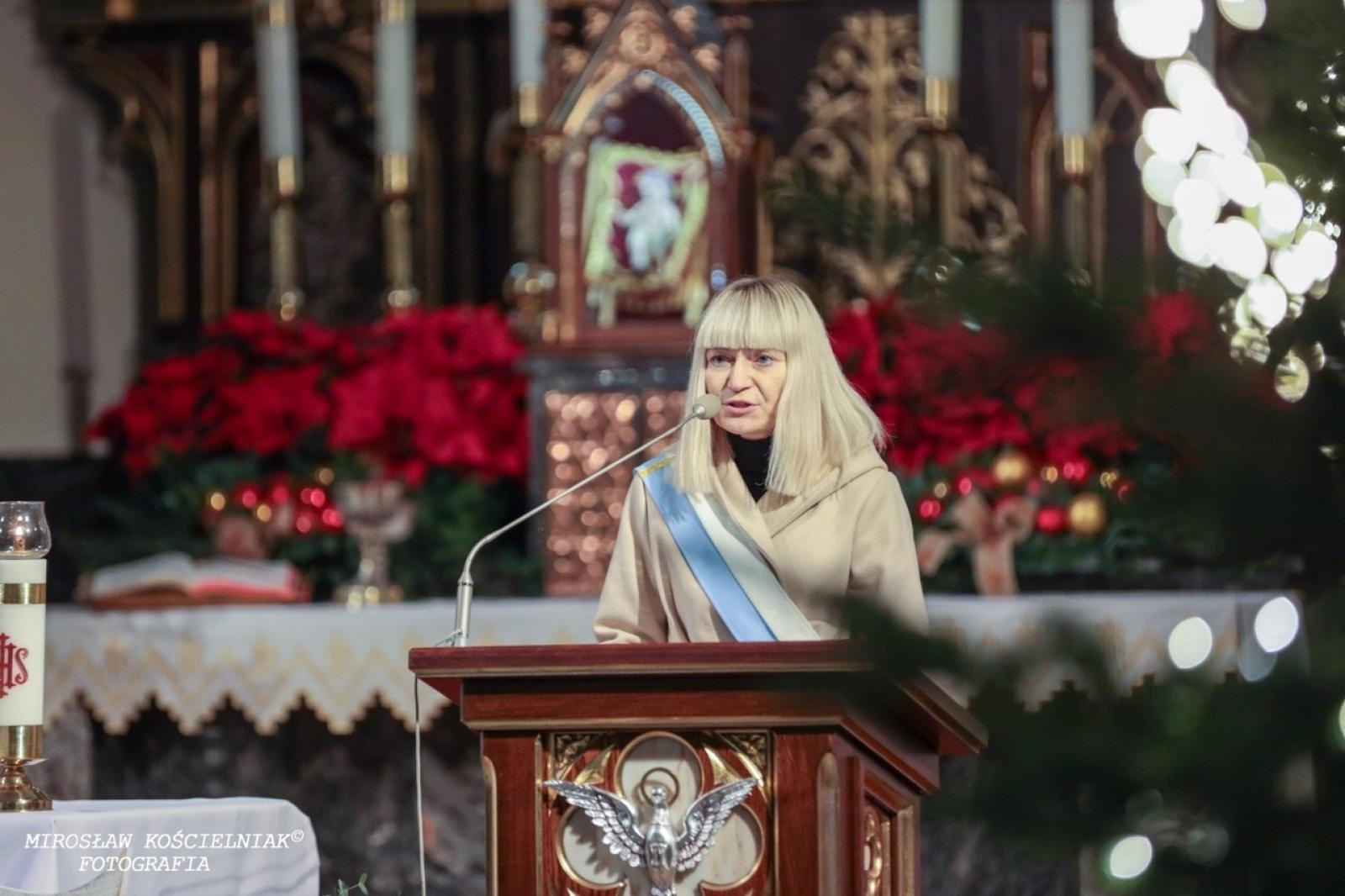 Zdjęcie w galerii na portalu naszraciborz.pl: Pasterka w Starej Wsi: Wspólne świętowanie w kościele św. Mikołaja wiadomości z regionu