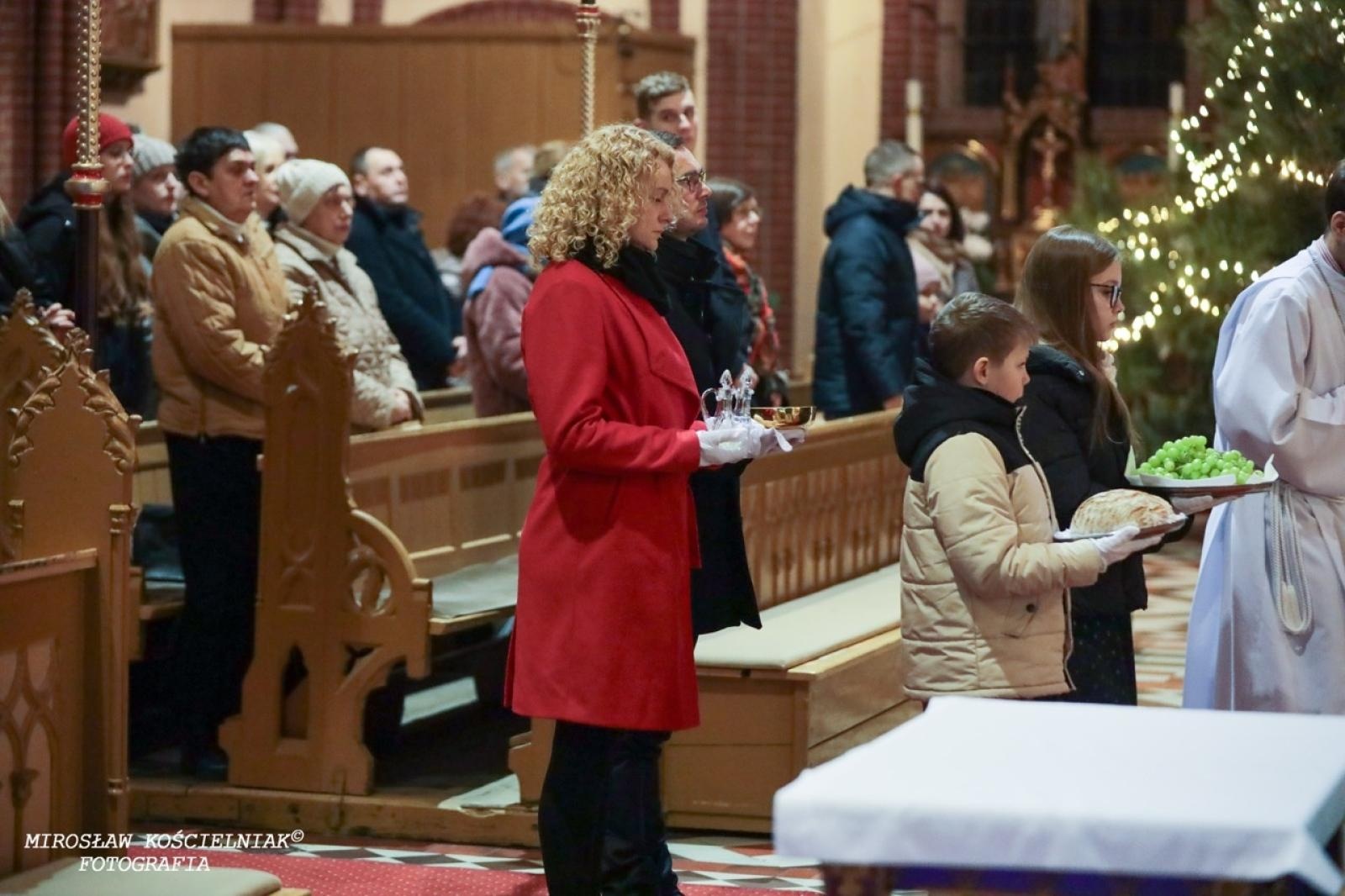 Zdjęcie w galerii na portalu naszraciborz.pl: Pasterka w Starej Wsi: Wspólne świętowanie w kościele św. Mikołaja wiadomości z regionu