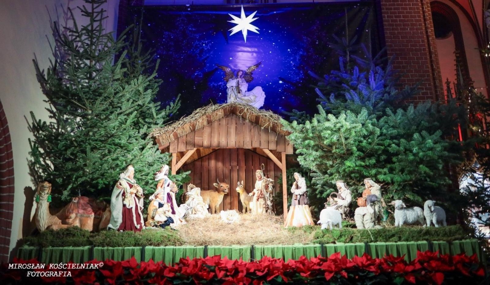 Zdjęcie w galerii na portalu naszraciborz.pl: Pasterka w Starej Wsi: Wspólne świętowanie w kościele św. Mikołaja wiadomości z regionu